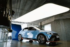 Augmented Reality Enhances Next-Gen Car Displays