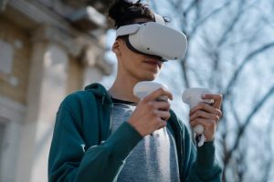 How Virtual Reality Enhances Fashion Experiences