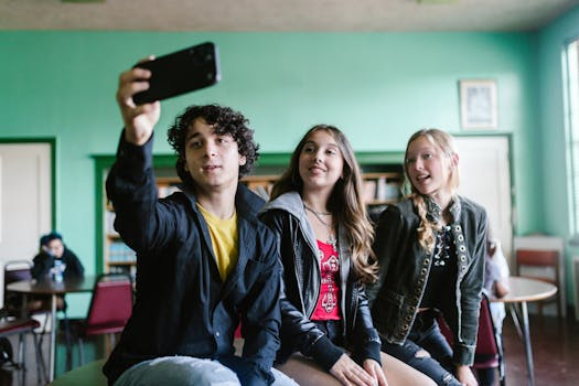 Smartphone Tripods for Perfect Group Photos